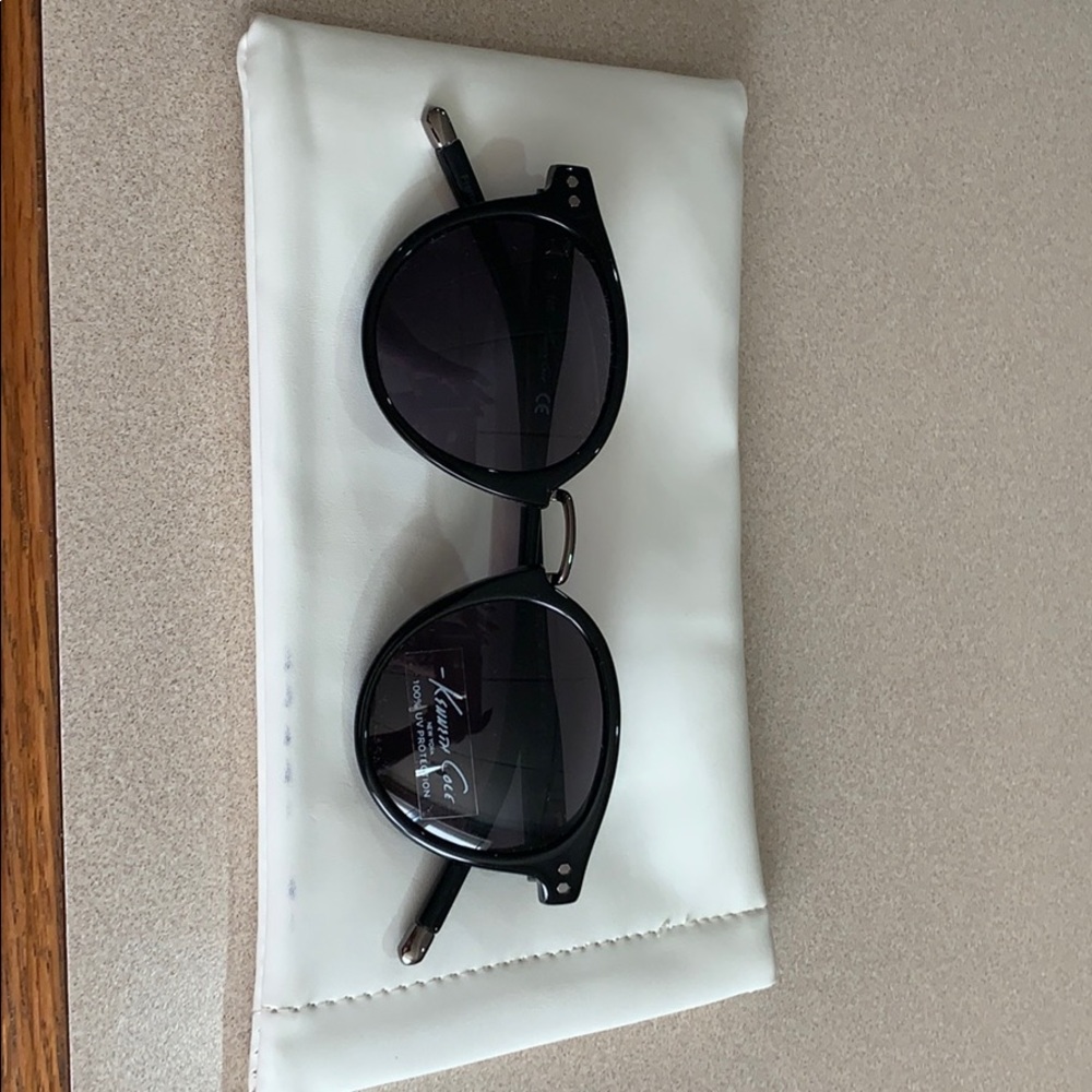 NWOT Kenneth Cole sunglasses w/ case! - Picture 3 of 3